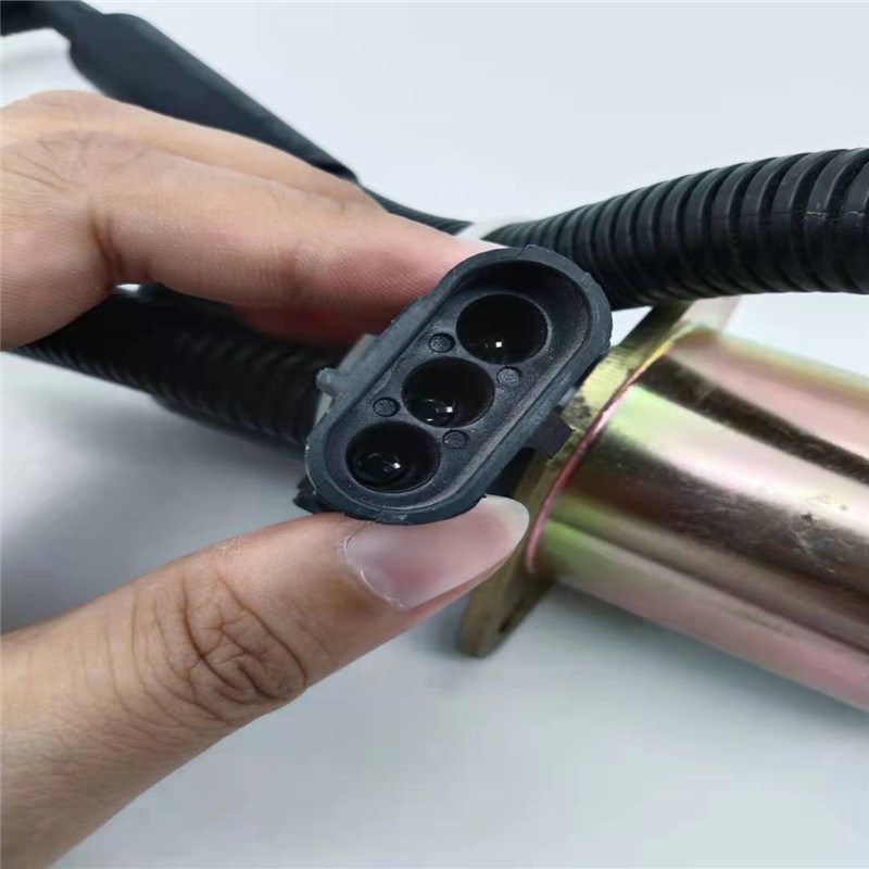 Пригонка клапана соленоида 13026889 стопов для штепсельной вилки 24V черноты части двигателя дизеля DEUTZ 226B